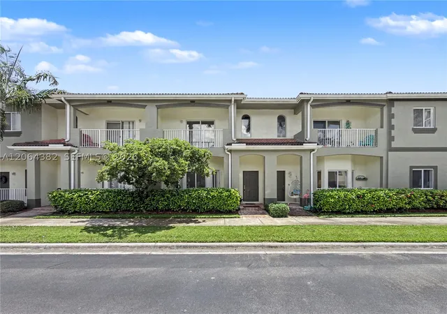 Photo 2 of Townhouse for sale at 1940 Se 24th Ave, Homestead, FL 33035 | MLS# A12064382 | Listing updated on 2026-10-09