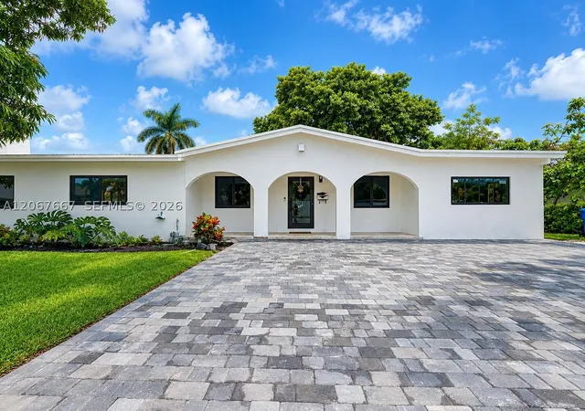 Photo 2 of Single family home for sale at 3431 Ne 8th Ave, Oakland Park, FL 33334 | MLS# A12067667 | Listing updated on 2026-10-09