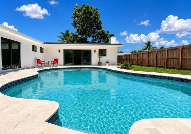 Photo 3 of Single family home for sale at 3431 Ne 8th Ave, Oakland Park, FL 33334 | MLS# A12067667 | Listing updated on 2026-10-09