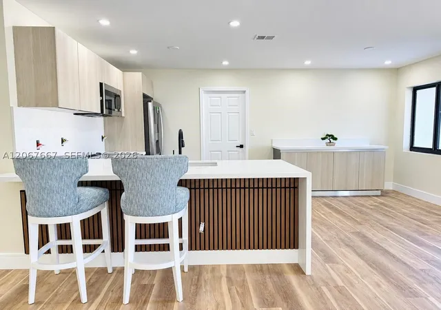 Photo 4 of Single family home for sale at 3431 Ne 8Th Ave, Oakland Park, FL 33334 | MLS# A12067667 | Listing updated on 2026-10-09