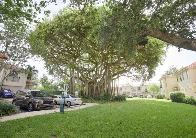 2nd image of 1020 E Longport Cir, Delray Beach, FL 33444