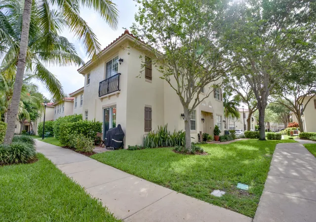2nd image of 1020 E Longport Cir #A1, Delray Beach, FL 33444 | MLS# B26061760