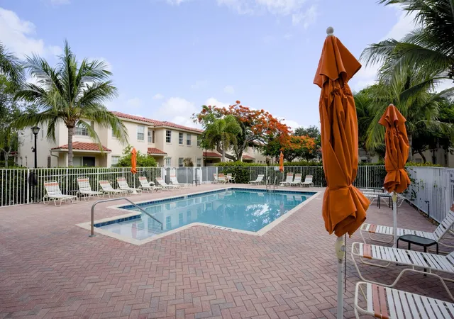 3rd image of 1020 E Longport Cir #A1, Delray Beach, FL 33444 | MLS# B26061760