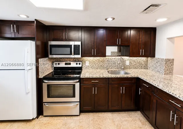 Photo 3 of Townhouse for sale at 1720 W 75Th St, Hialeah, FL 33014 | MLS# A12066880 | Listing updated on 2026-10-07