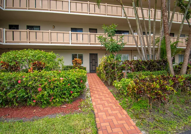 3rd image of 14360 Strathmore Ln #102, Delray Beach, FL 33446 | MLS# B26061848