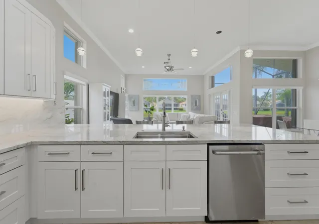 5th image of 9841 Casa Mar Dr, Lake Worth, FL 33467 | MLS# B26061981