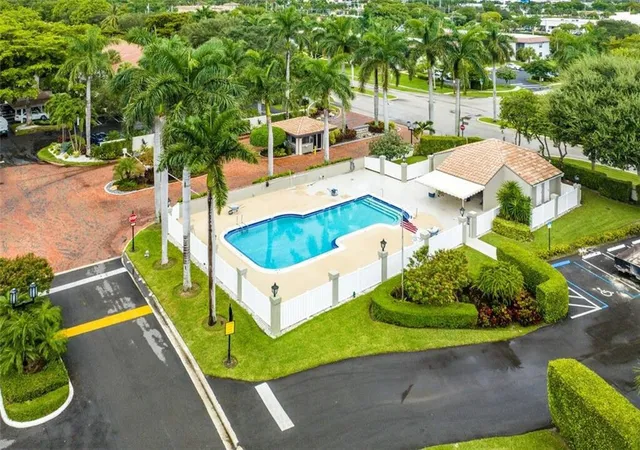 2nd image of 50 Pelican Pointe Dr, Delray Beach, FL 33483
