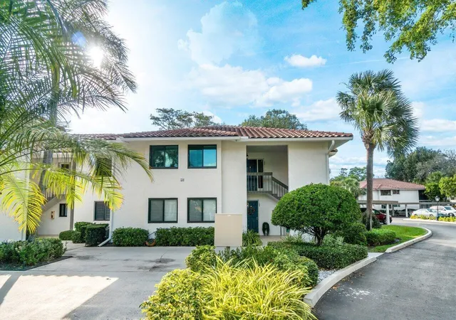 2nd image of 50 Pelican Pointe Dr #2050, Delray Beach, FL 33483 | MLS# B26062258