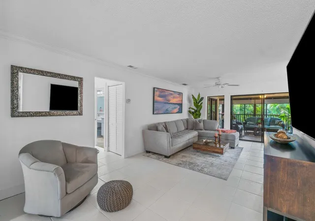 3rd image of 50 Pelican Pointe Dr #2050, Delray Beach, FL 33483 | MLS# B26062258