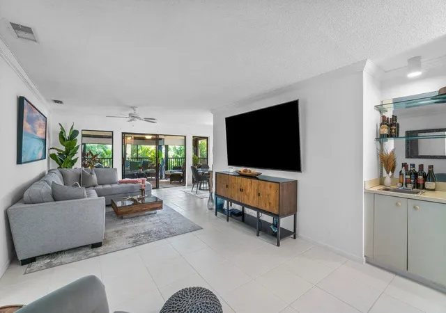 4th image of 50 Pelican Pointe Dr #2050, Delray Beach, FL 33483 | MLS# B26062258