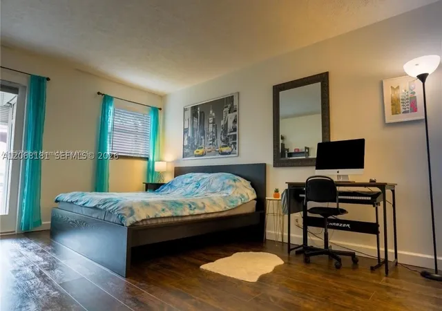 Listing Photo 3 - Condo for sale in building located at 8002 Lagos De Campo Blvd, Tamarac, FL 33321 - Unit #B-201