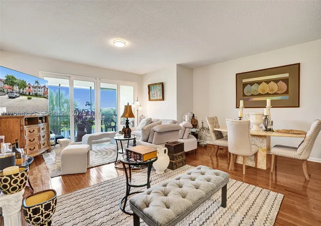 4th image of 102 Half Moon Cir #C3, Hypoluxo, FL 33462 | MLS# A12068295
