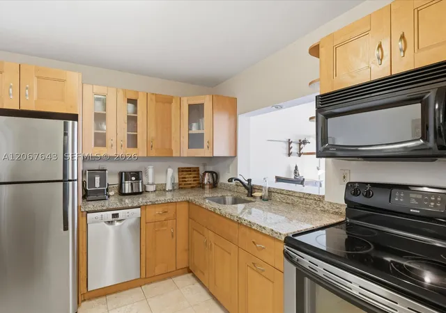 Photo 2 of Condo for sale at 3588 Collins Ave #504, Miami Beach, FL 33140 | MLS# A12067643 | Listing updated on 2026-08-10