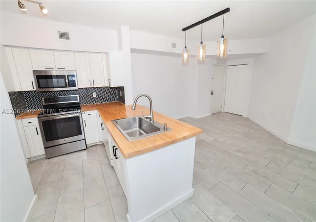 Photo 1 of Condo for sale at 17125 N Bay Rd #3410, Sunny Isles Beach, FL 33160 | MLS# A12067662 | Listing updated on 2026-09-28