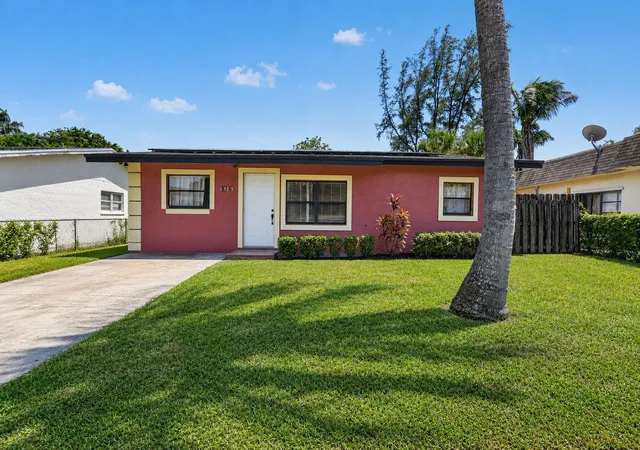 1st image of 816 Sw 3rd Ct, Delray Beach, FL 33444 | MLS# B26062426