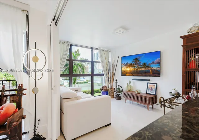 Listing Photo 3 - Condo for sale in building located at 400 Leslie Dr, Hallandale Beach, FL 33009 - Unit #319