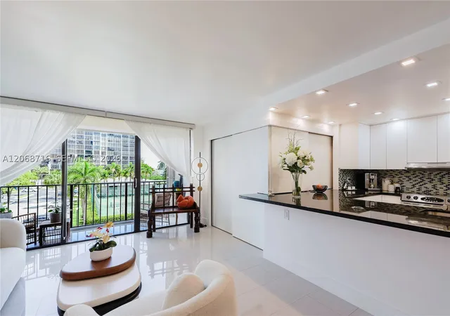 Listing Photo 4 - Condo for sale in building located at 400 Leslie Dr, Hallandale Beach, FL 33009 - Unit #319
