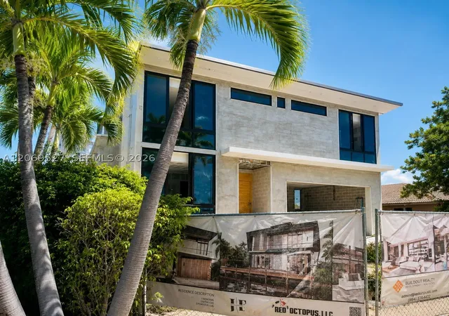 Photo 3 of Single family home for sale at 2377 Se 15th St, Pompano Beach, FL 33062 | MLS# A12069527 | Listing updated on 2026-08-21