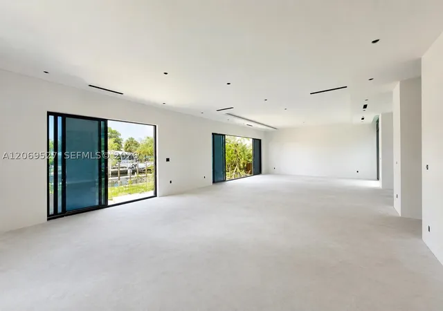 Photo 3 of Single family home for sale at 2377 Se 15Th St, Pompano Beach, FL 33062 | MLS# A12069527 | Listing updated on 2026-08-21