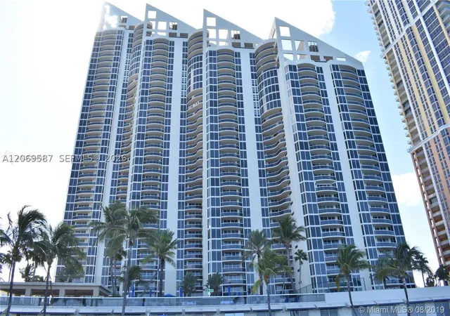 Listing Photo 2 - Condo for sale in building located at 17555 Collins Ave, Sunny Isles Beach, FL 33160 - Unit #3202