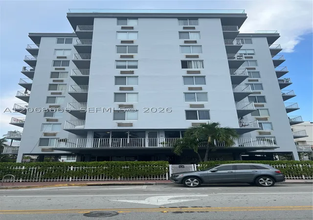 Listing Photo 4 - Condo for sale in building located at 1255 Collins Ave, Miami, FL 33139 - Unit #705