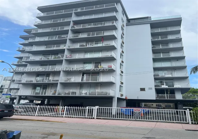 Listing Photo 5 - Condo for sale in building located at 1255 Collins Ave, Miami, FL 33139 - Unit #705