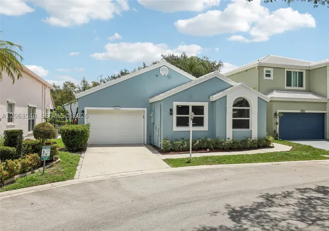 Photo 3 of Single family home for sale at 9613 Nw 8th Cir, Plantation, FL 33324 | MLS# A12063540 | Listing updated on 2026-10-09