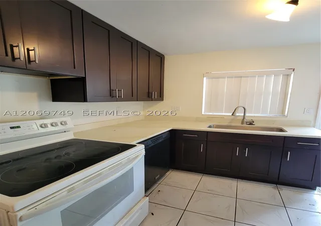 Photo 2 of Condo for sale at 1425 Arthur St #101A, Hollywood, FL 33020 | MLS# A12069749 | Listing updated on 2026-08-12