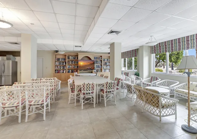 2nd image of 555 Se 6Th Ave, Delray Beach, FL 33483