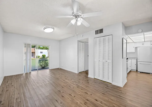 3rd image of 200 Bonnie Blvd W, Palm Springs, FL 33461