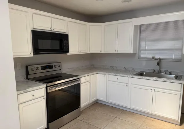2nd image of 3830 Davis Rd, Palm Springs, FL 33461 | MLS# B26063307