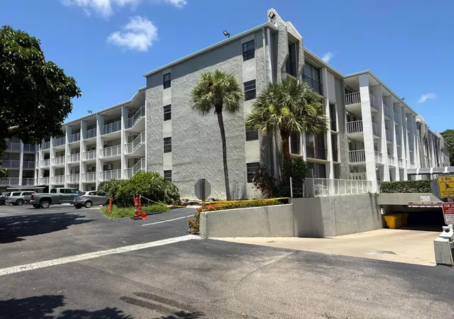 2nd image of 501 Sw 11Th Pl, Boca Raton, FL 33432