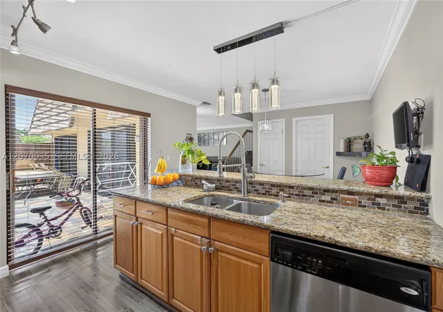 4th image of 953 Springdale Cir, Palm Springs, FL 33461 | MLS# A12070035