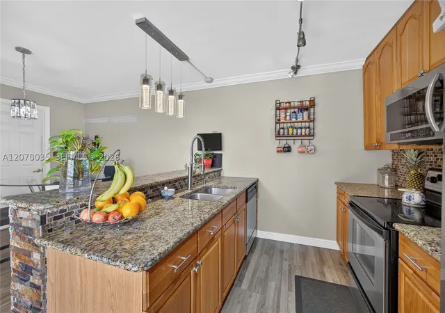 5th image of 953 Springdale Cir, Palm Springs, FL 33461 | MLS# A12070035
