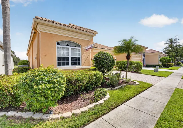 3rd image of 7276 Demedici Cir, Delray Beach, FL 33446 | MLS# B26063435