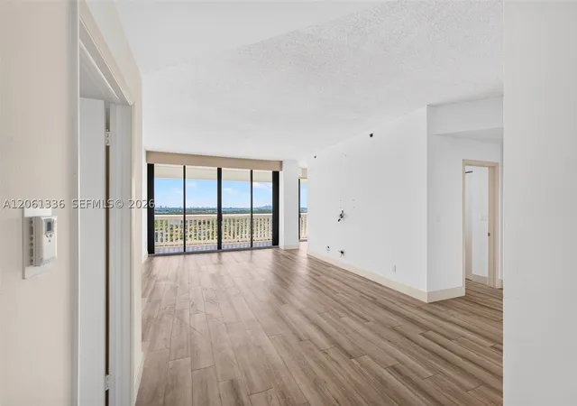 Photo 3 of Condo for sale at 2000 Island Blvd #3008, Aventura, FL 33160 | MLS# A12061336 | Listing updated on 2026-10-01