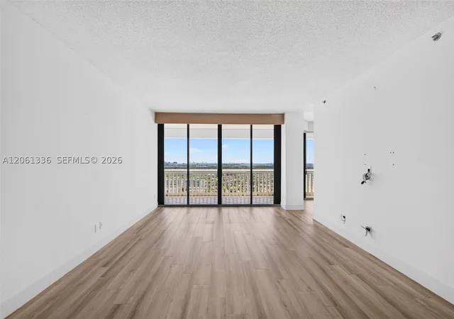 Photo 3 of Condo for sale at 2000 Island Blvd #3008, Aventura, FL 33160 | MLS# A12061336 | Listing updated on 2026-10-01