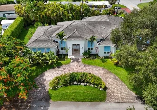 Photo 3 of Single family home for sale at 7840 Sw 133Rd Ter, Pinecrest, FL 33156 | MLS# A12070151 | Listing updated on 2026-10-02