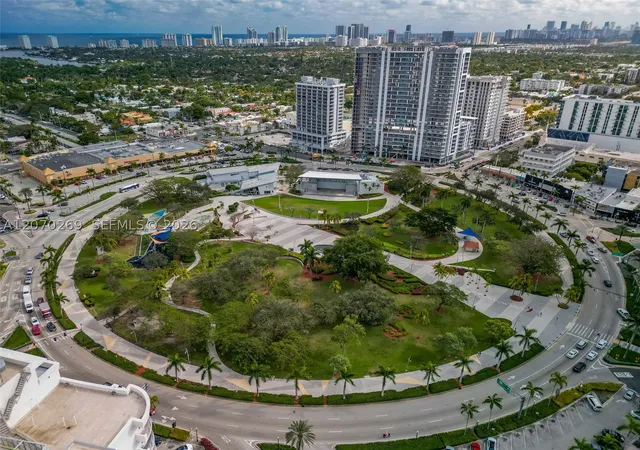 Listing Photo 2 - Condo for sale in building located at 1830 Radius Dr, Hollywood, FL 33020 - Unit #903