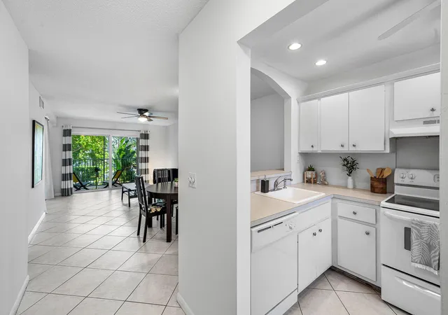 3rd image of 207 Tropic Isle Dr #208, Delray Beach, FL 33483 | MLS# B26063498