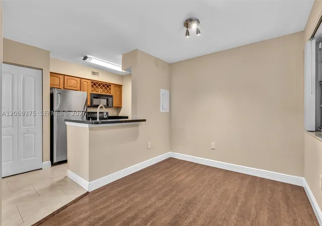 Listing Photo 4 - Condo for sale in building located at 2850 N Oakland Forest Dr, Oakland Park, FL 33309 - Unit #208
