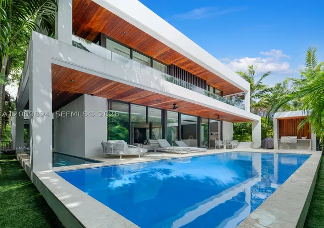 Photo 3 of Single family home for sale at 6015 N Bay Rd, Miami Beach, FL 33140 | MLS# A12069894 | Listing updated on 2026-09-24