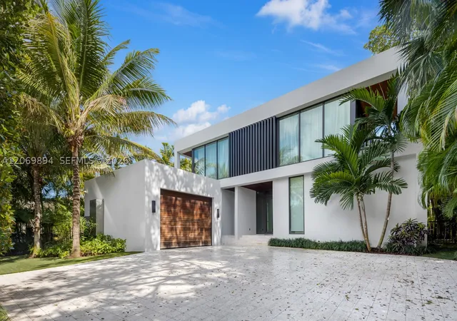 Photo 3 of Single family home for sale at 6015 N Bay Rd, Miami Beach, FL 33140 | MLS# A12069894 | Listing updated on 2026-09-24
