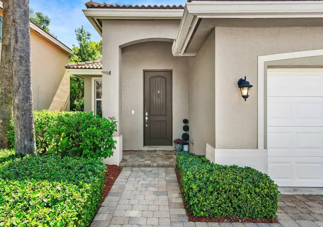 4th image of FL | 5613 Caranday Palm Dr,FL 33463 | MLS# B26064001