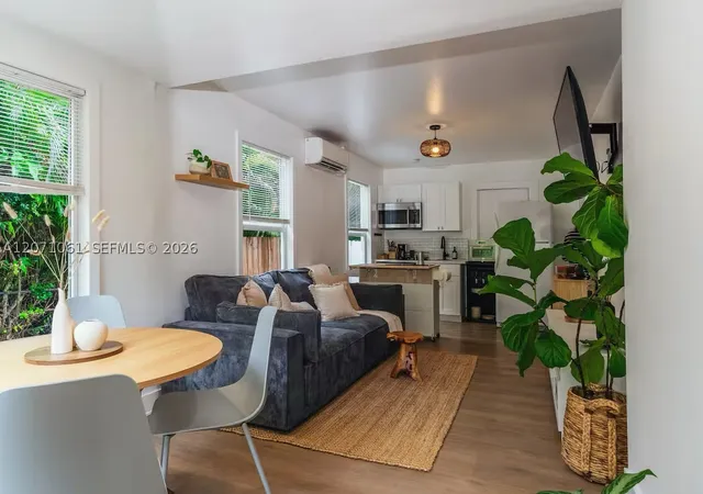 Photo 3 of Single family home for sale at 2515 Ne 182nd St, North Miami Beach, FL 33160 | MLS# A12071061 | Listing updated on 2026-10-05