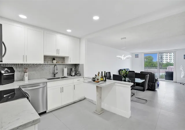 Photo 3 of Condo for sale at 1401 S Ocean Dr #302, Hollywood, FL 33019 | MLS# A12071113 | Listing updated on 2026-08-14