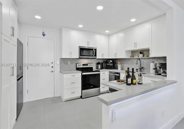 Photo 4 of Condo for sale at 1401 S Ocean Dr #302, Hollywood, FL 33019 | MLS# A12071113 | Listing updated on 2026-08-14