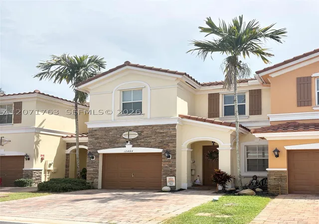 Photo 2 of Townhouse for sale at 12444 Emerald Creek Ct, Plantation, FL 33325 | MLS# A12071763 | Listing updated on 2026-10-09