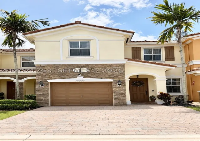 Photo 3 of Townhouse for sale at 12444 Emerald Creek Ct, Plantation, FL 33325 | MLS# A12071763 | Listing updated on 2026-10-09
