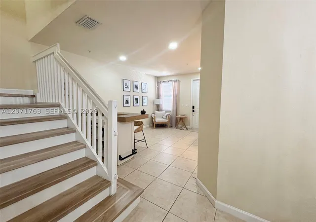 Photo 4 of Townhouse for sale at 12444 Emerald Creek Ct, Plantation, FL 33325 | MLS# A12071763 | Listing updated on 2026-10-09